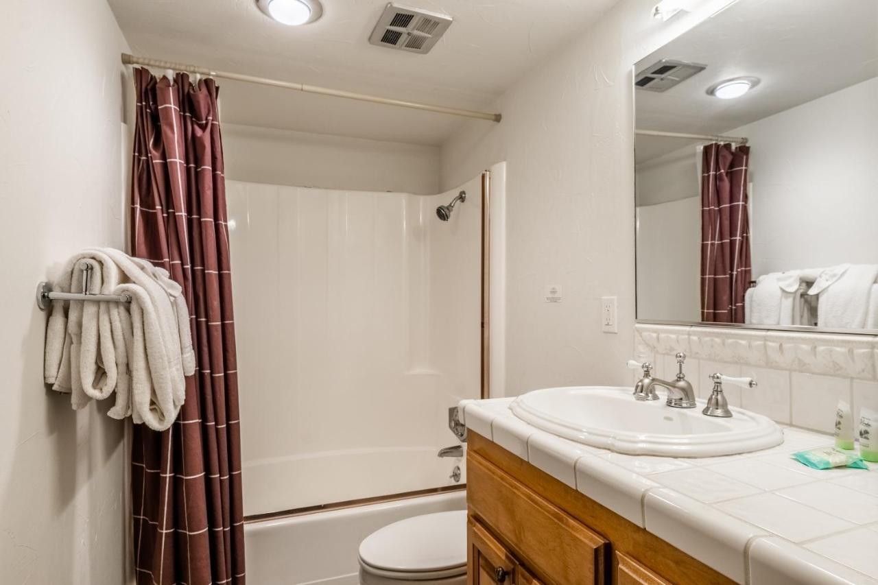 Canyon Condo: Ski-in 2br With Updated Amenities *