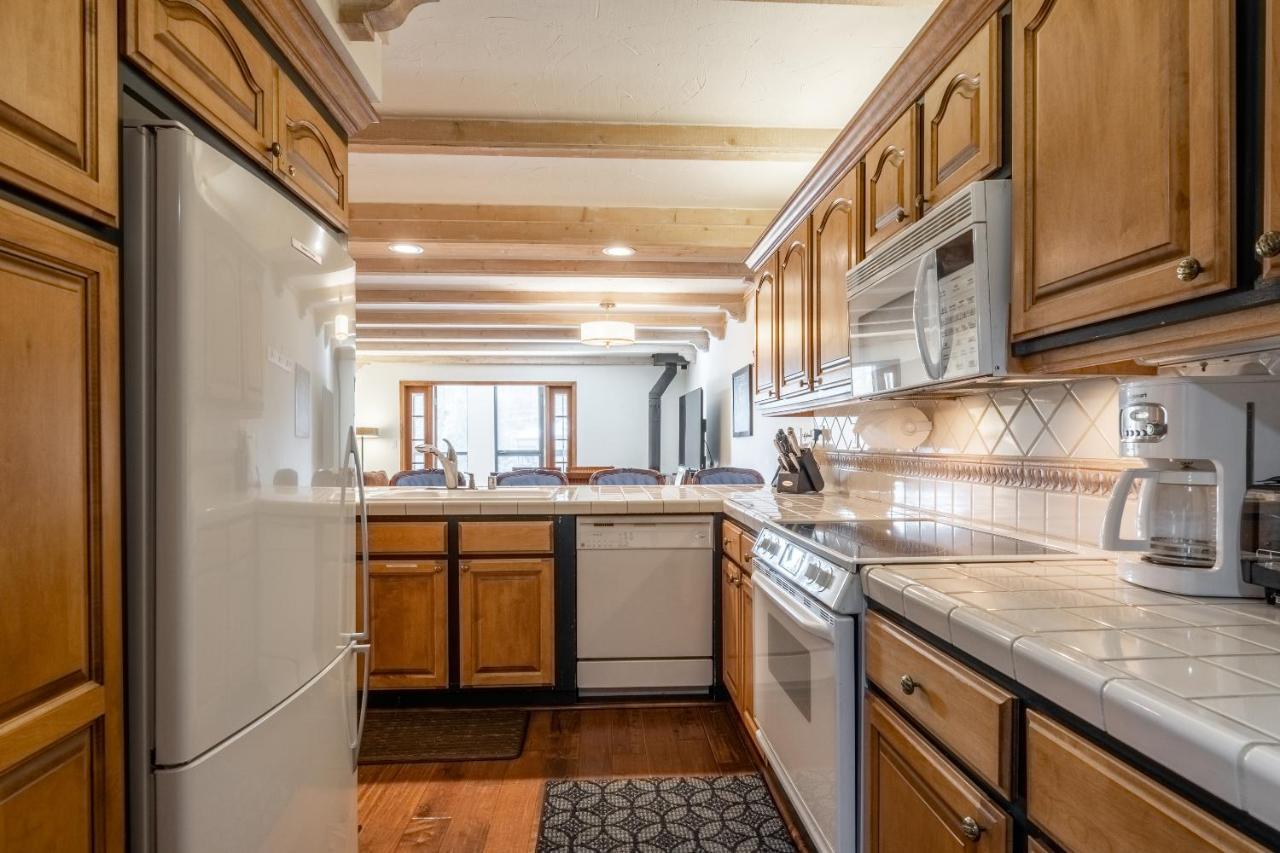 Canyon Condo: Ski-in 2br With Updated Amenities *